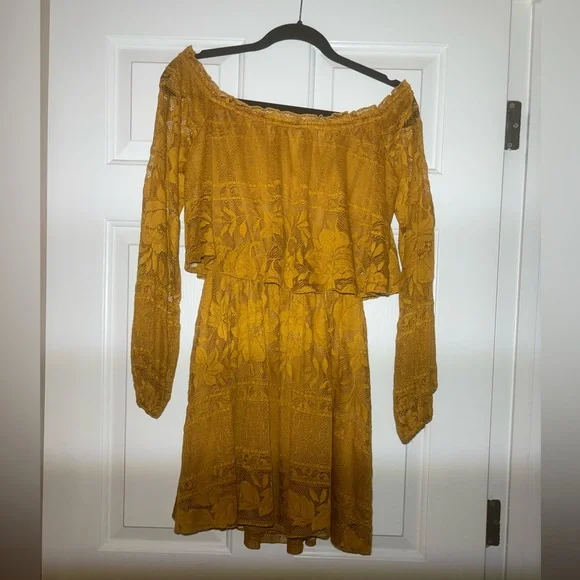 Show me you’re MuMu Bess dress size medium - Picture 2 of 4